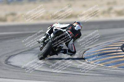 media/Dec-01-2025-Moto Forza (Mon) [[2daa91e15f]]/1-Advanced Group/Session 2 Turn 11 Backside/